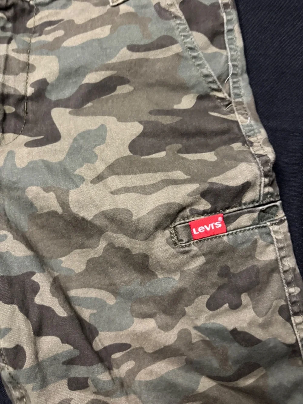 Levi's Men's 28W 16 Reg Cargo Shorts Green Camo Cotton Elastic Waste Red Logo